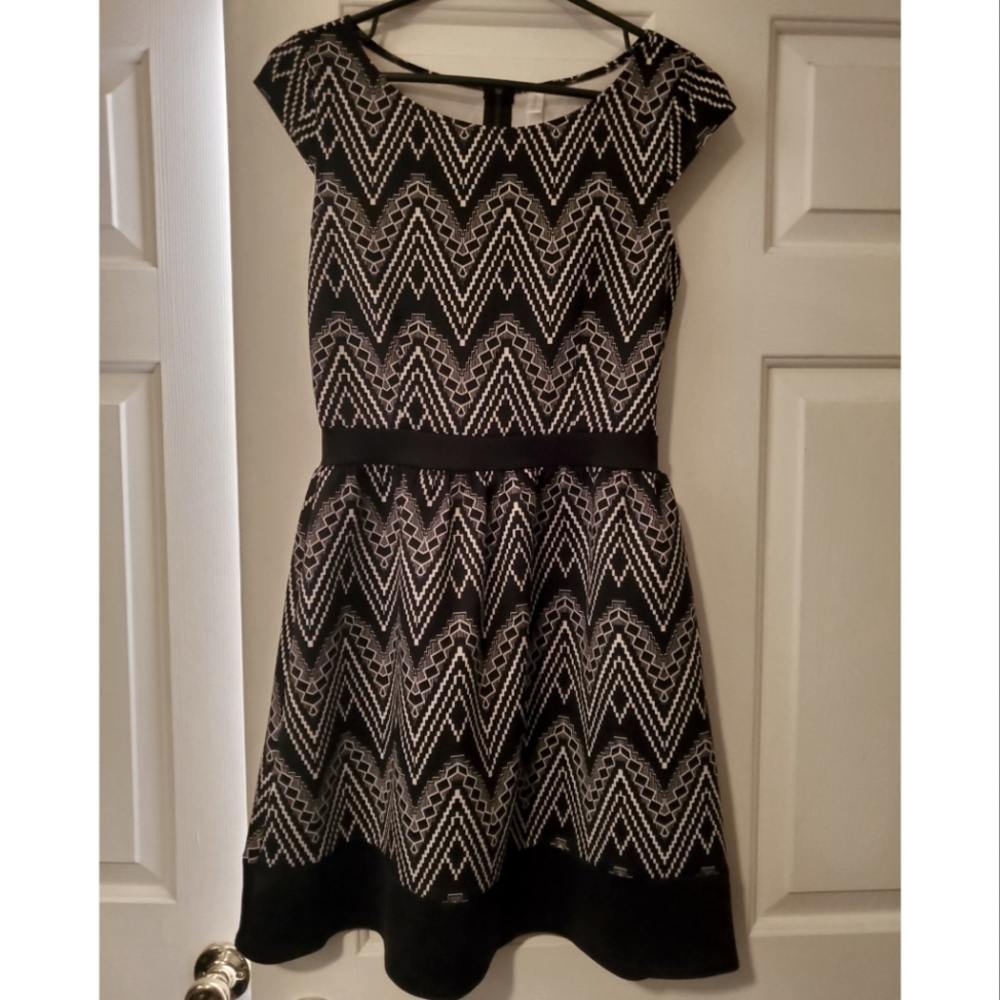 Xhilaration Black and white dress NWOT